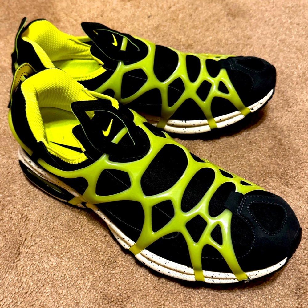 Nike Men’s Black and Volt Slip-On Sneakers